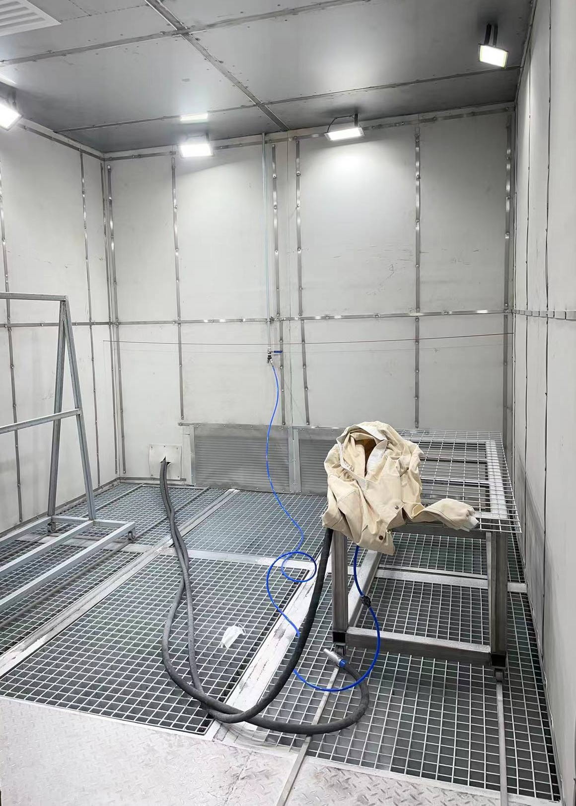 深圳百超機械噴砂房設備實拍圖